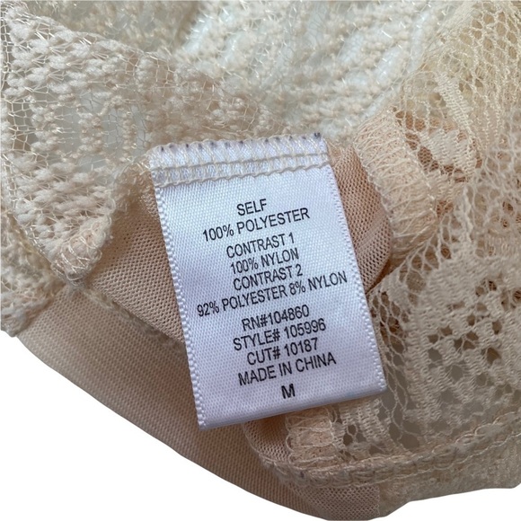 Chloe K Sleeveless Cream Lace Crop Top Sz Med - Picture 4 of 5